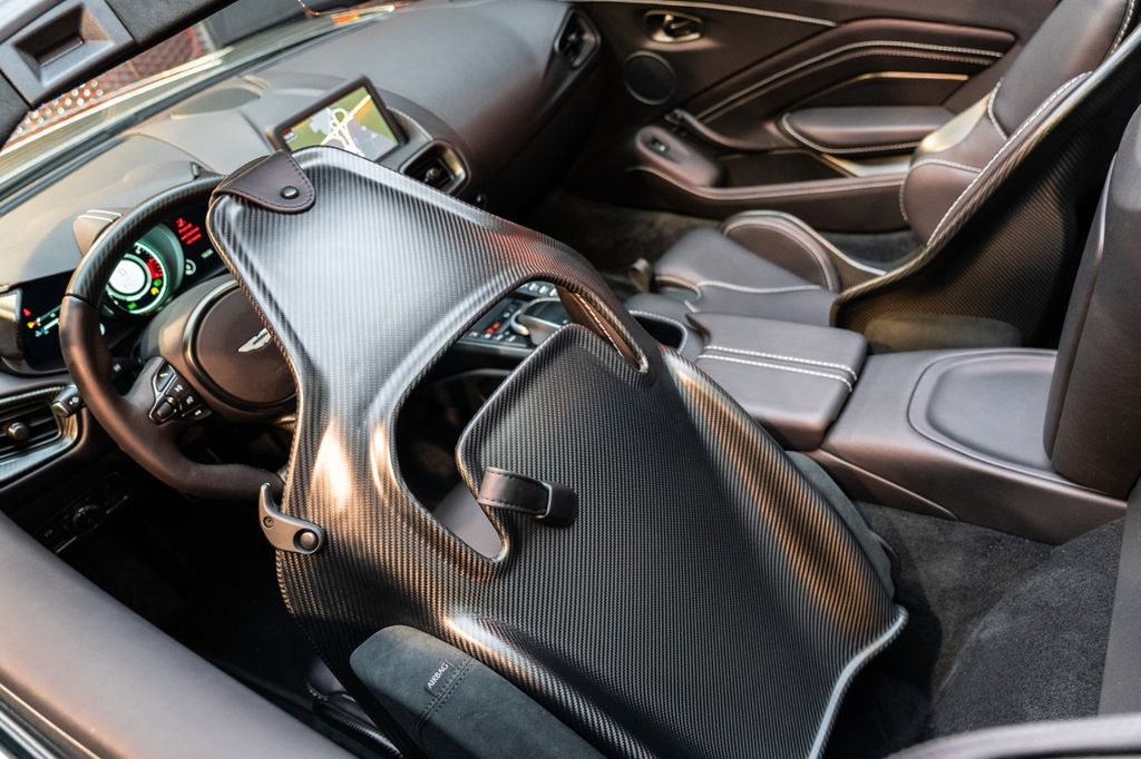 Aston Martin V12 Vantage 2023