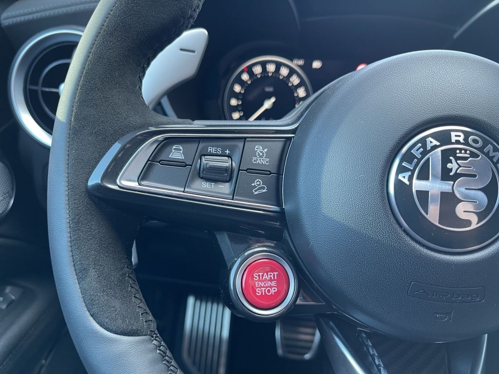 Alfa Romeo Stelvio 2025