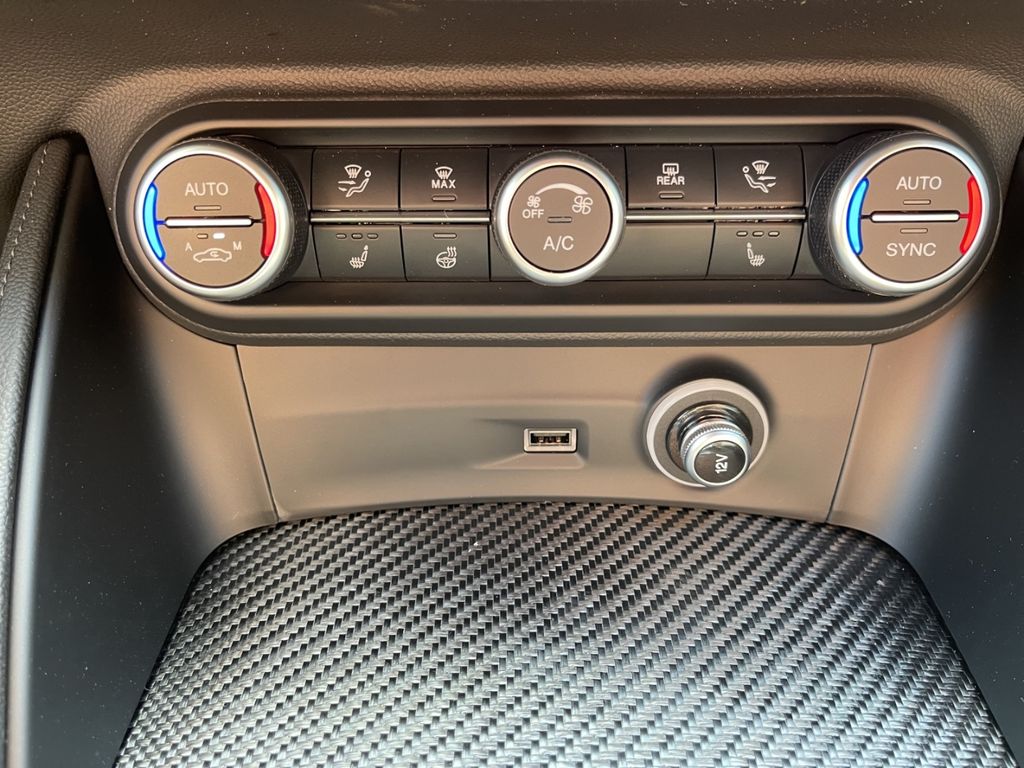 Alfa Romeo Stelvio 2025