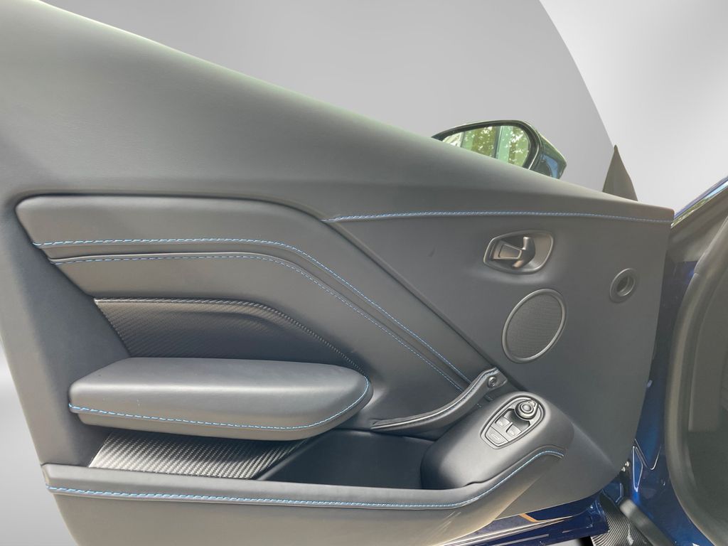 Aston Martin V12 Vantage 2024