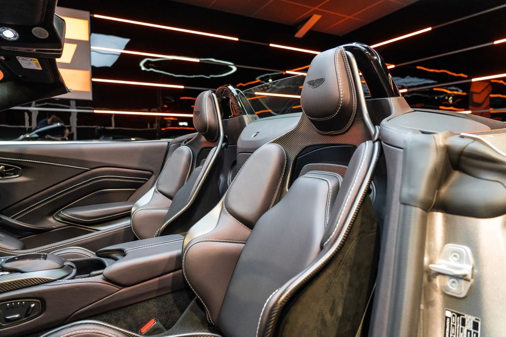 Aston Martin V12 Vantage 2023