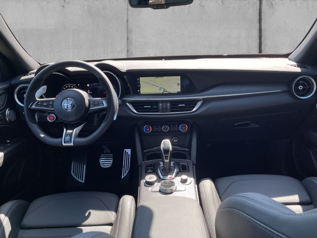 Alfa Romeo Stelvio 2025