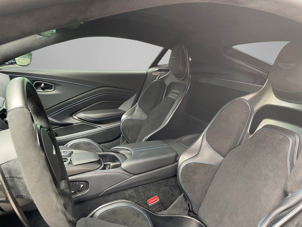 Aston Martin V12 Vantage 2024