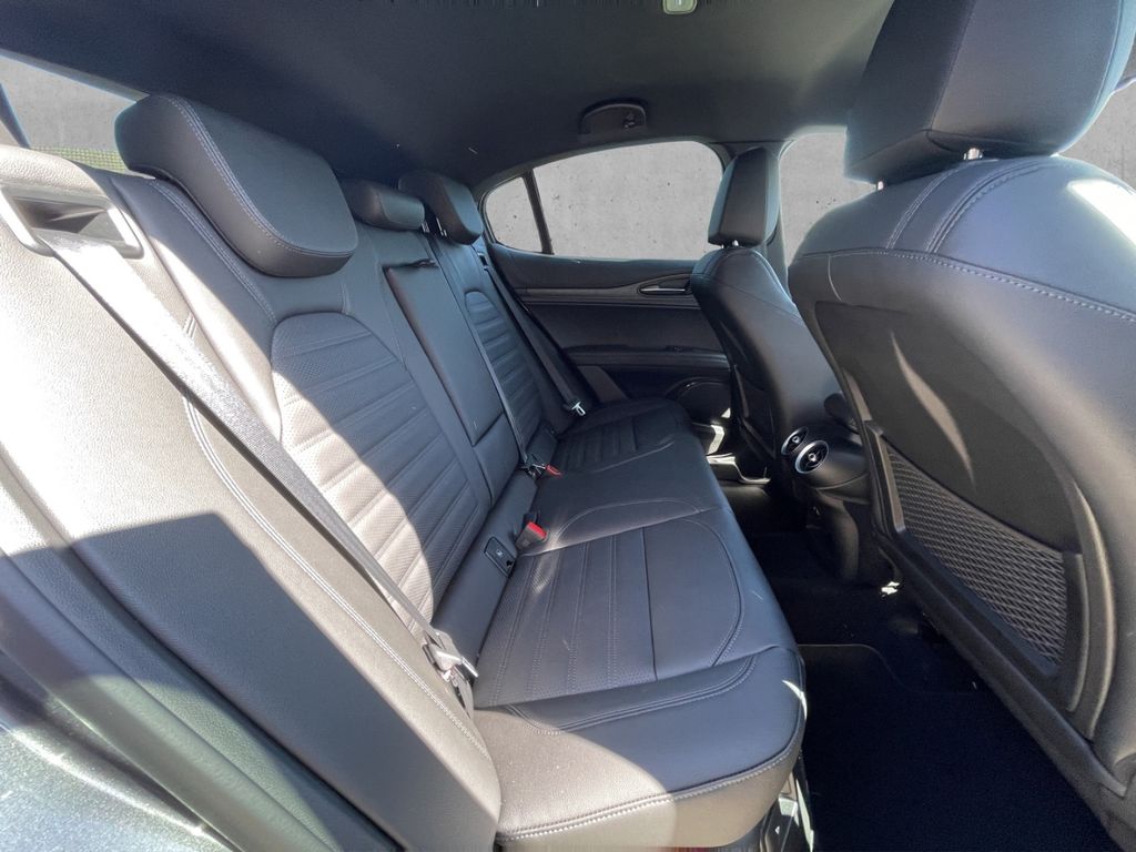 Alfa Romeo Stelvio 2025