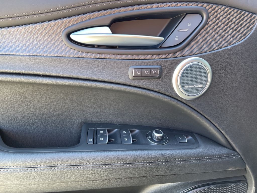 Alfa Romeo Stelvio 2025