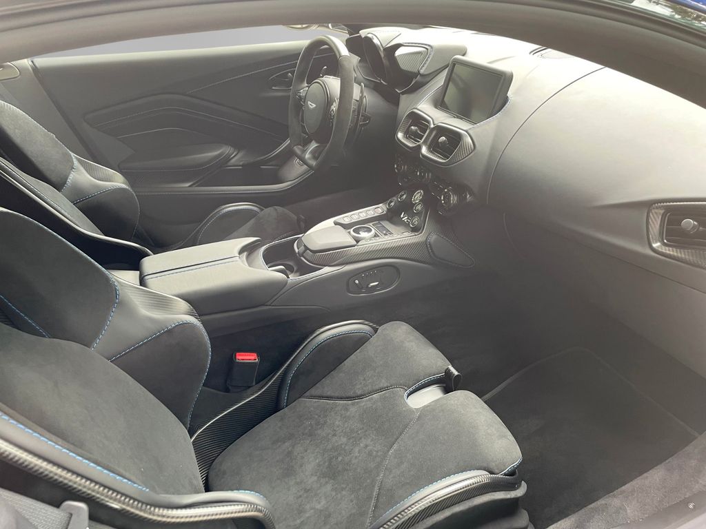 Aston Martin V12 Vantage 2024