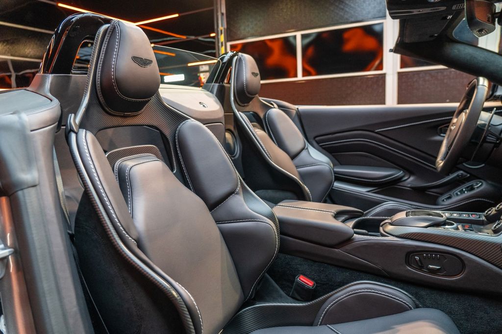 Aston Martin V12 Vantage 2023