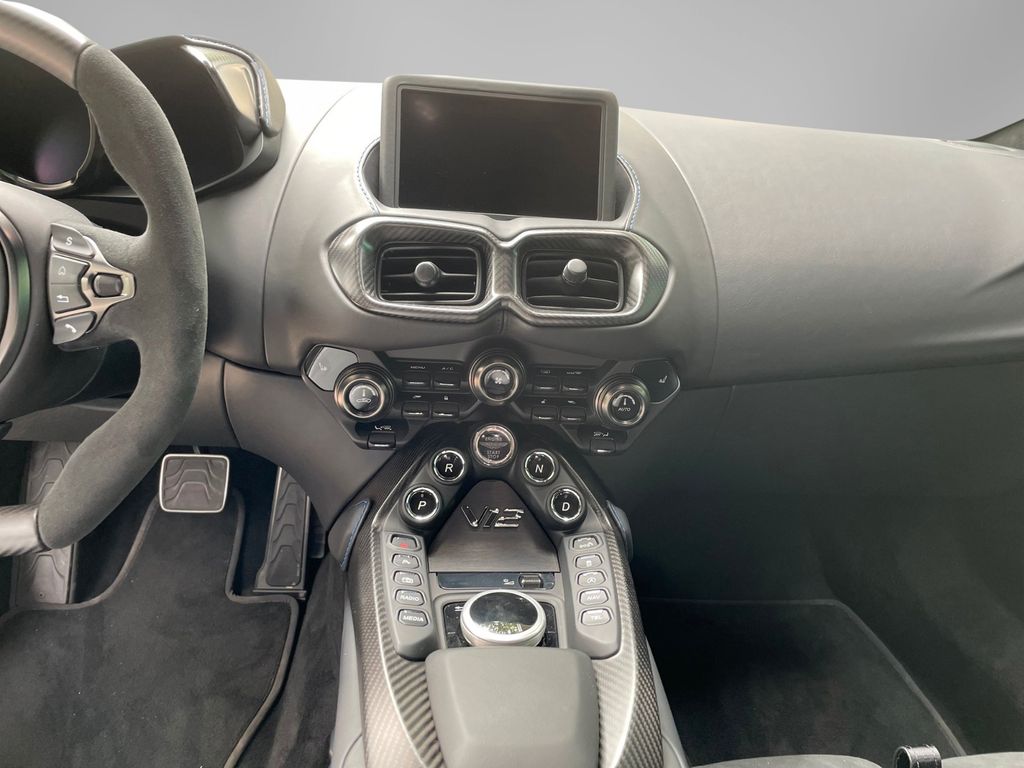 Aston Martin V12 Vantage 2024