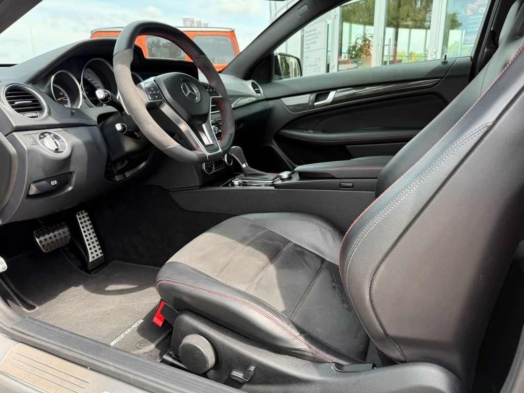 Mercedes-Benz C 63 AMG 2012