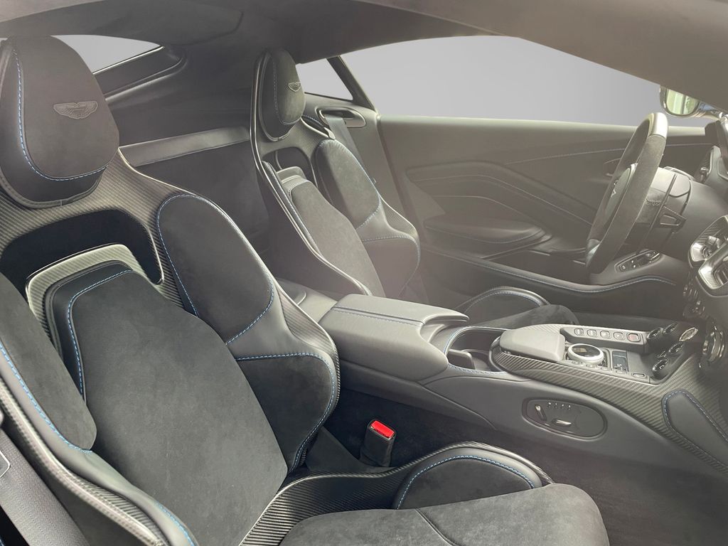 Aston Martin V12 Vantage 2024