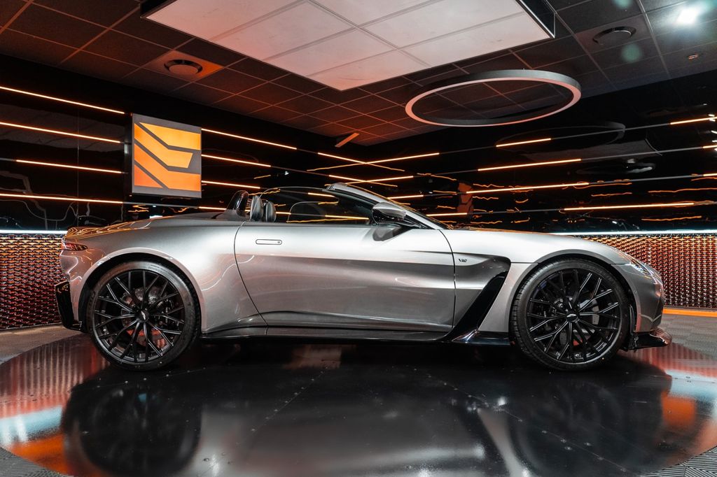 Aston Martin V12 Vantage 2023