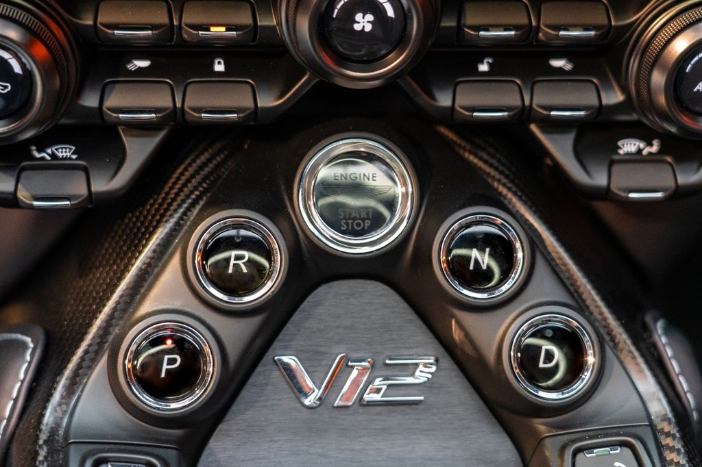 Aston Martin V12 Vantage 2023