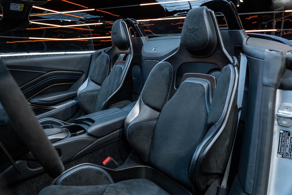 Aston Martin V12 Vantage 2023