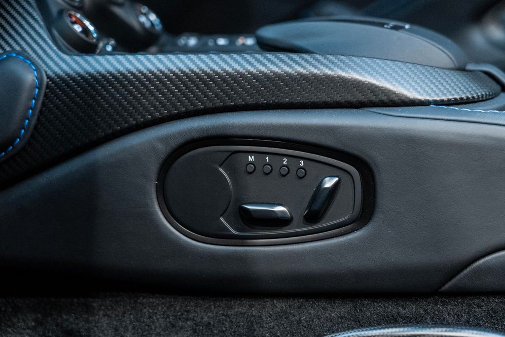 Aston Martin V12 Vantage 2023