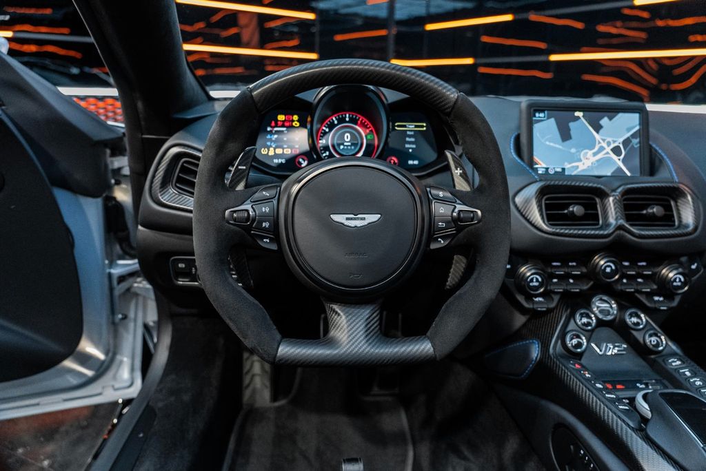 Aston Martin V12 Vantage 2023