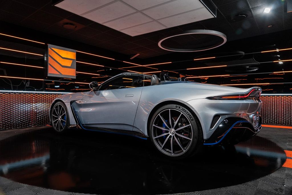 Aston Martin V12 Vantage 2023