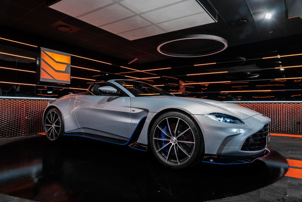 Aston Martin V12 Vantage 2023
