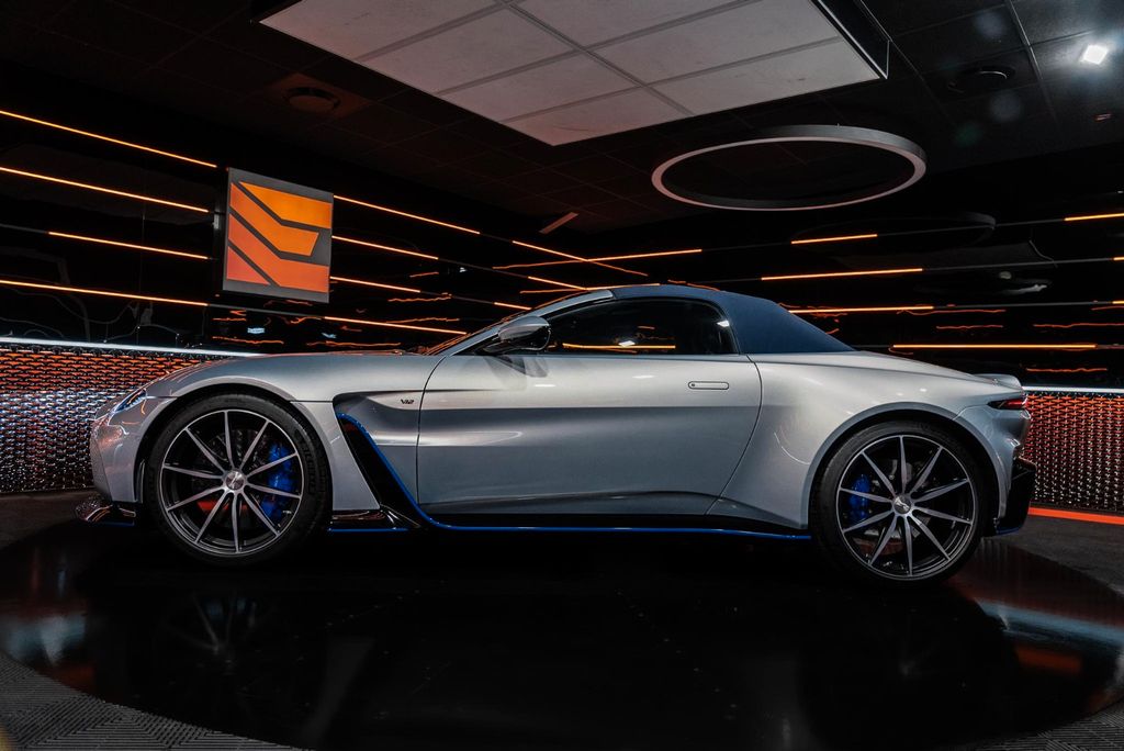 Aston Martin V12 Vantage 2023