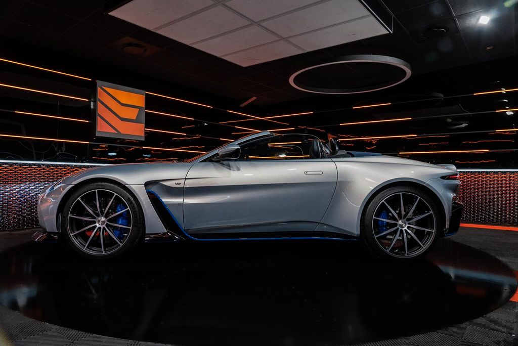 Aston Martin V12 Vantage 2023