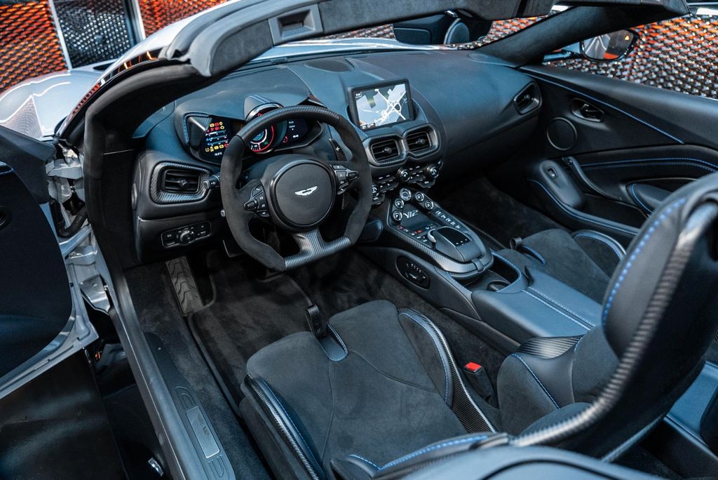 Aston Martin V12 Vantage 2023