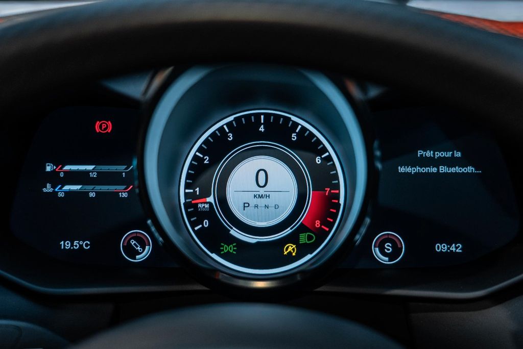 Aston Martin V12 Vantage 2023