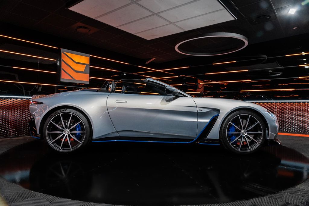 Aston Martin V12 Vantage 2023