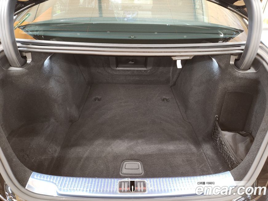 Mercedes-Benz S-Class 2025