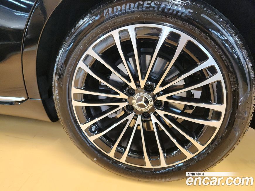 Mercedes-Benz S-Class 2025