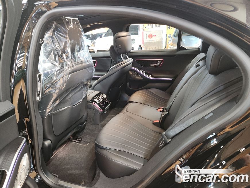 Mercedes-Benz S-Class 2025