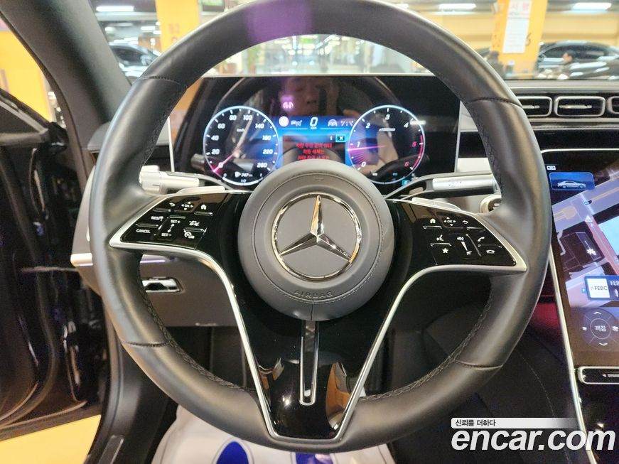 Mercedes-Benz S-Class 2025