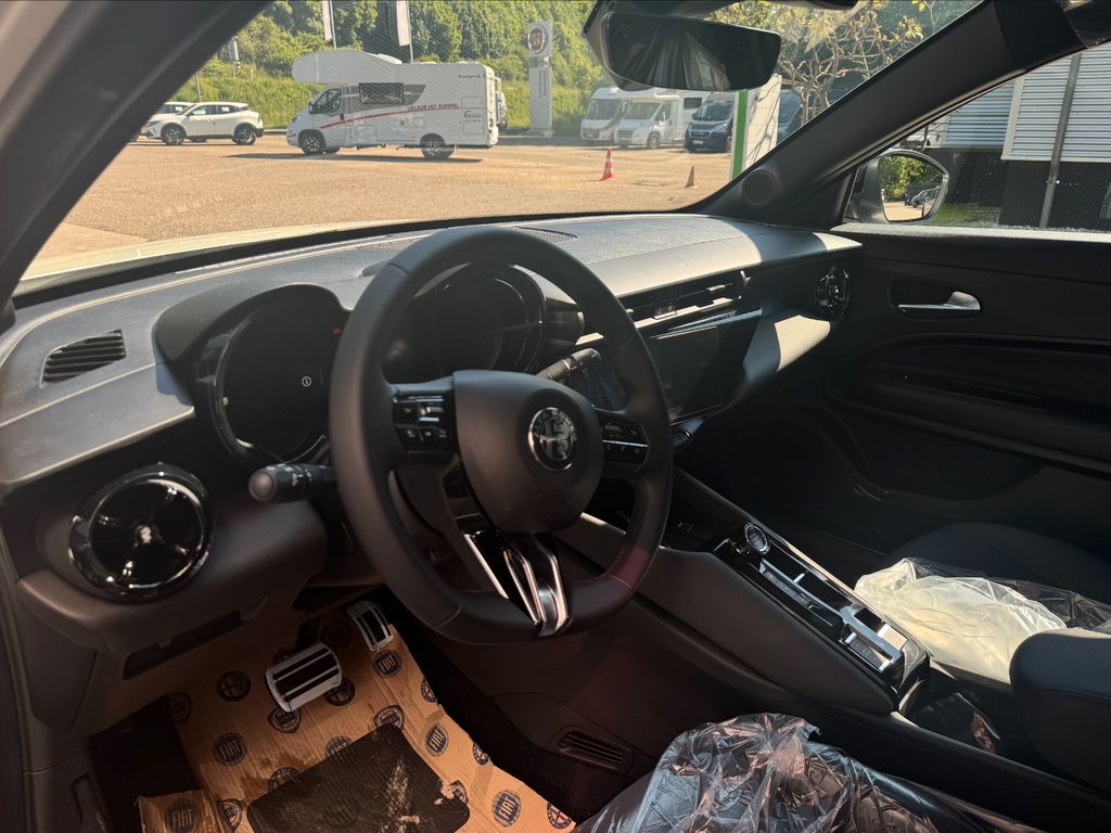 Alfa Romeo Junior 2025