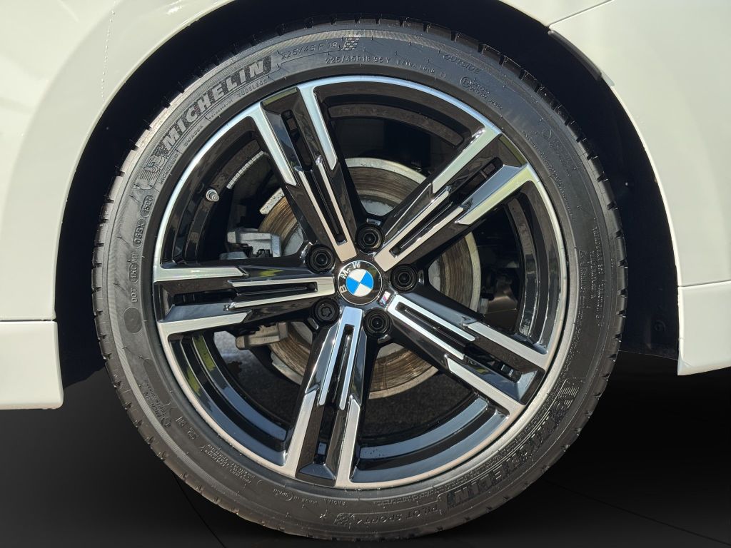 BMW 220 2025