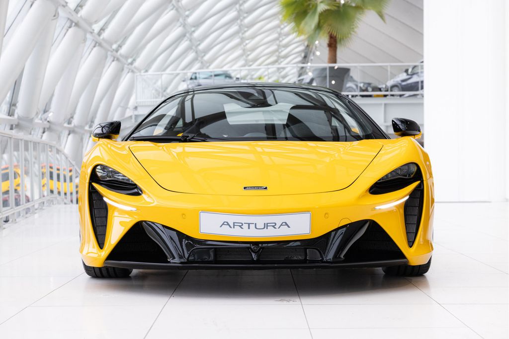 McLaren Artura 2023