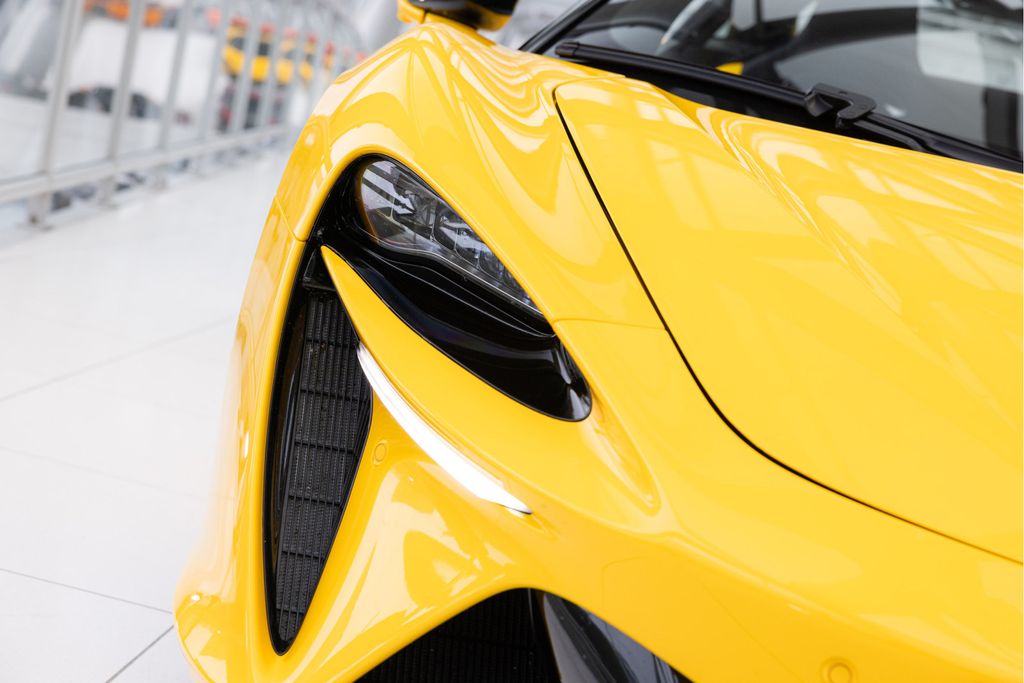 McLaren Artura 2023