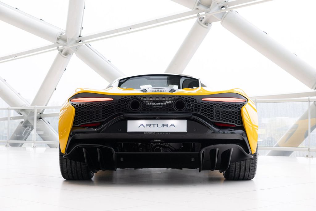 McLaren Artura 2023