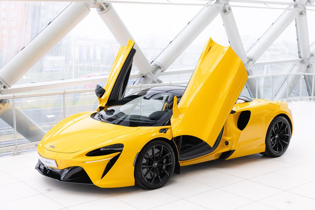 McLaren Artura 2023