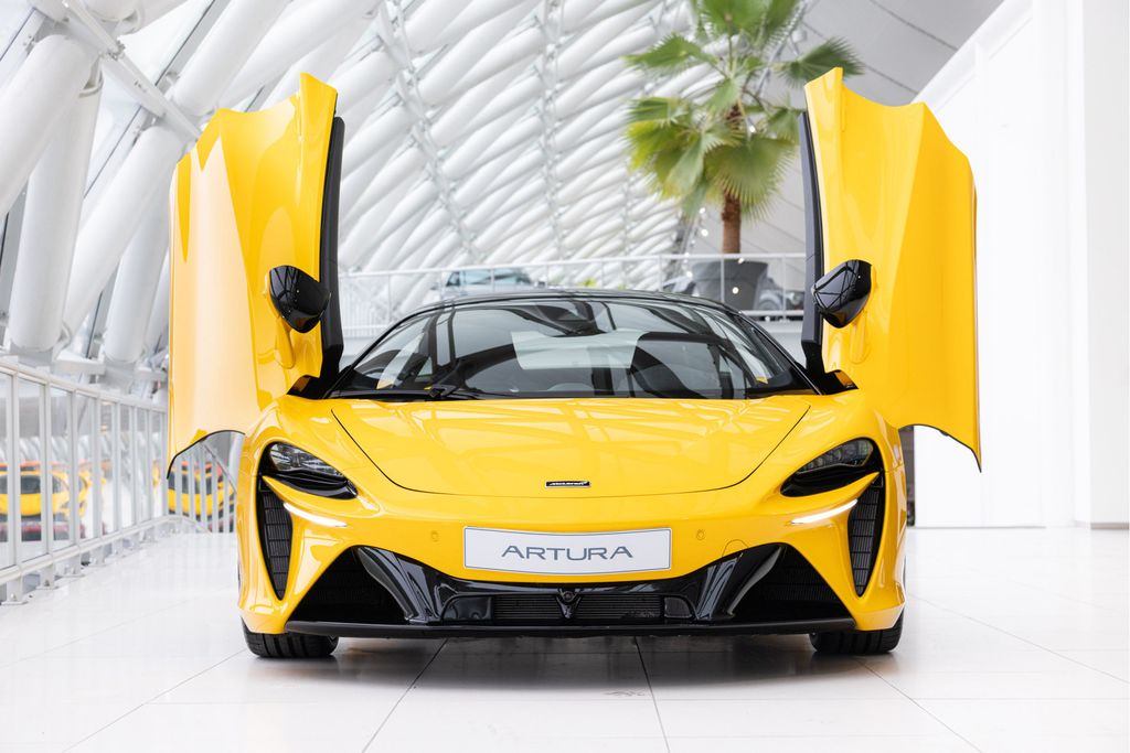 McLaren Artura 2023