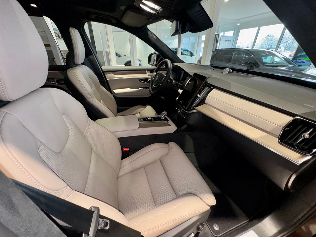 Volvo XC90 2025