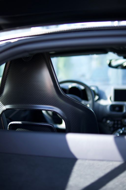 Aston Martin V12 Vantage