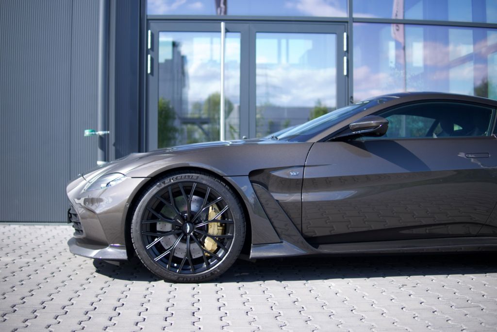 Aston Martin V12 Vantage