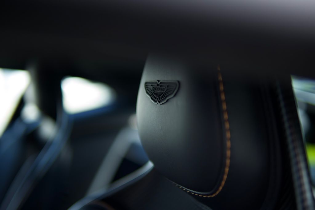 Aston Martin V12 Vantage