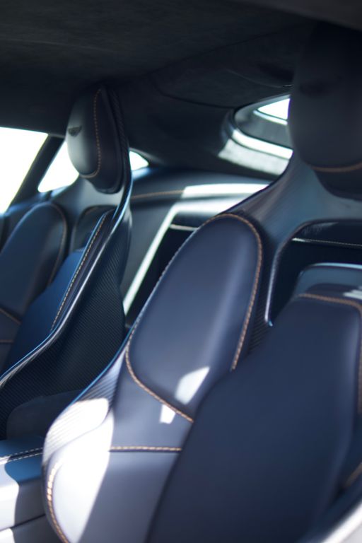 Aston Martin V12 Vantage