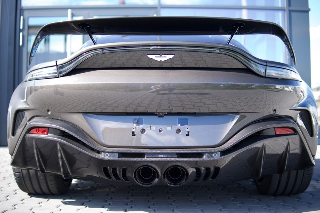 Aston Martin V12 Vantage
