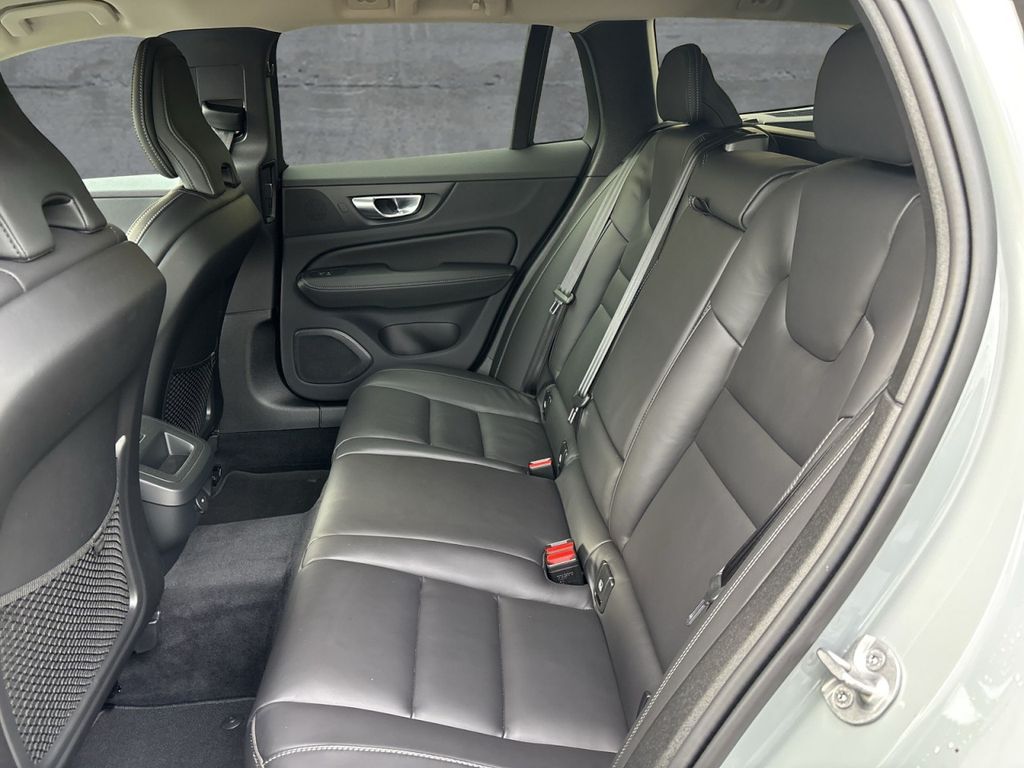 Volvo V60 Cross Country 2024