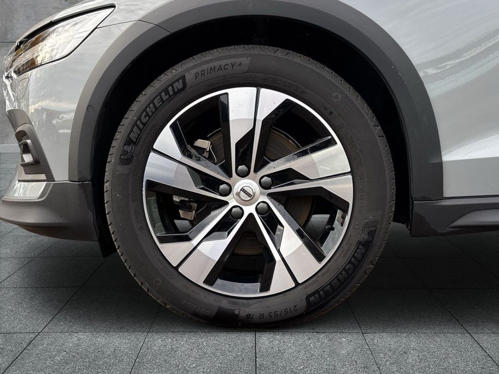 Volvo V60 Cross Country 2024