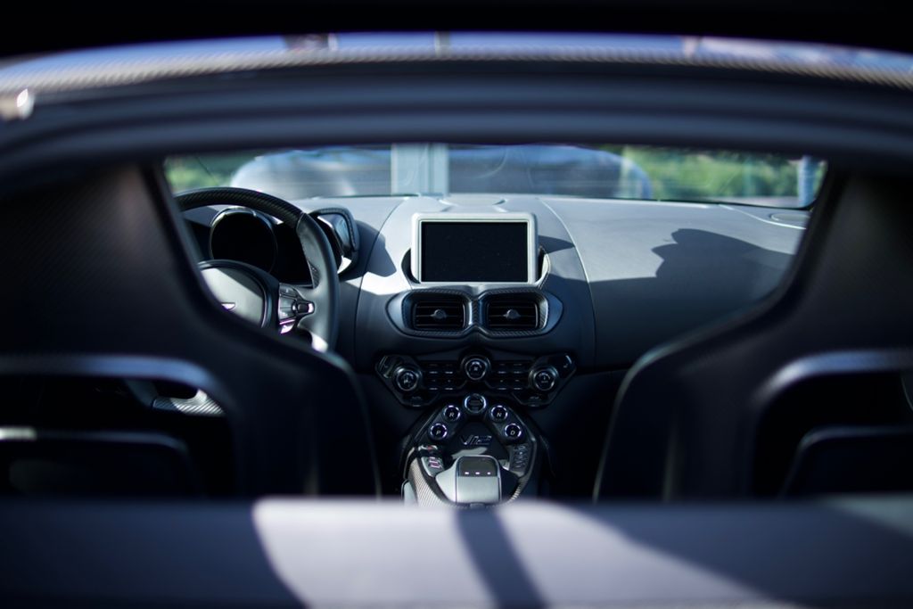 Aston Martin V12 Vantage