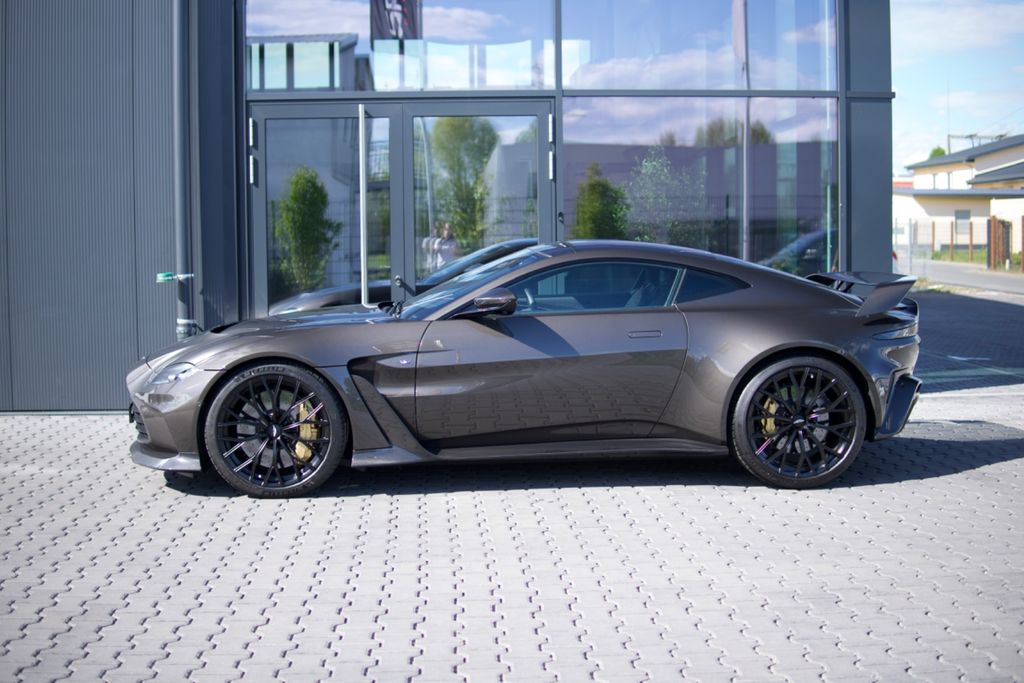 Aston Martin V12 Vantage