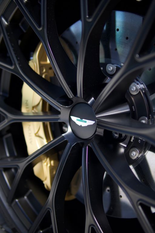 Aston Martin V12 Vantage