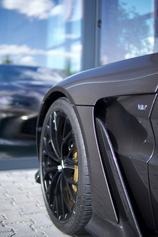 Aston Martin V12 Vantage