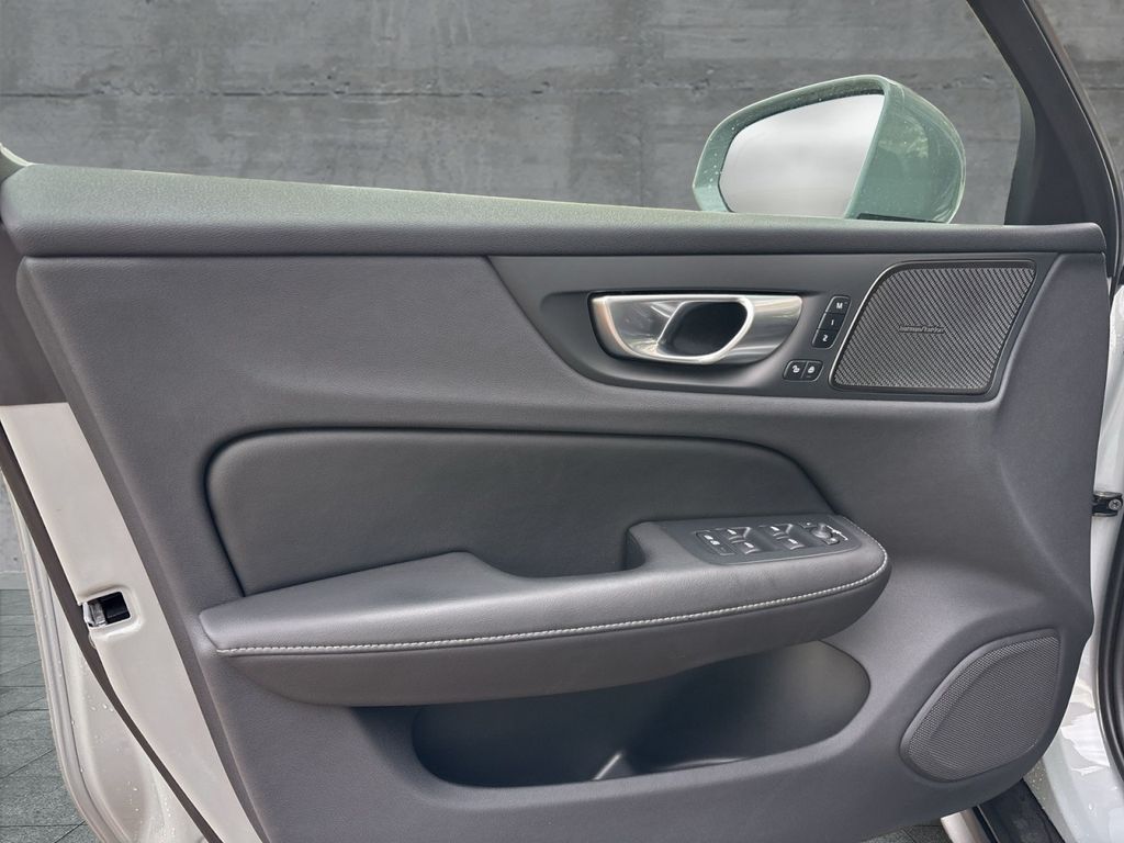 Volvo V60 Cross Country 2024